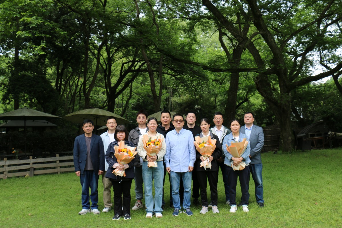 不负春光亿万28科技周年日团建活动 - 亿万28