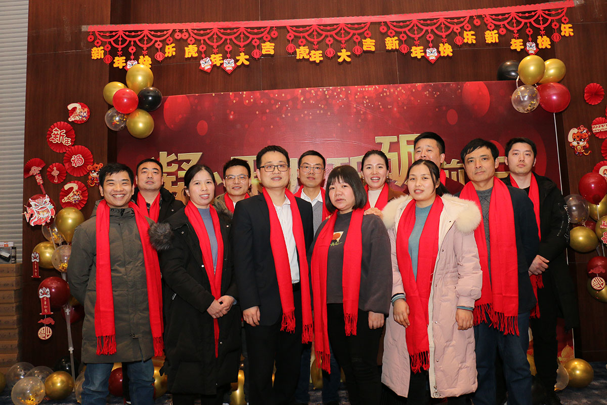 凝心聚力，，，，砥砺前行——2022年亿万28科技迎春晚会 - 亿万28