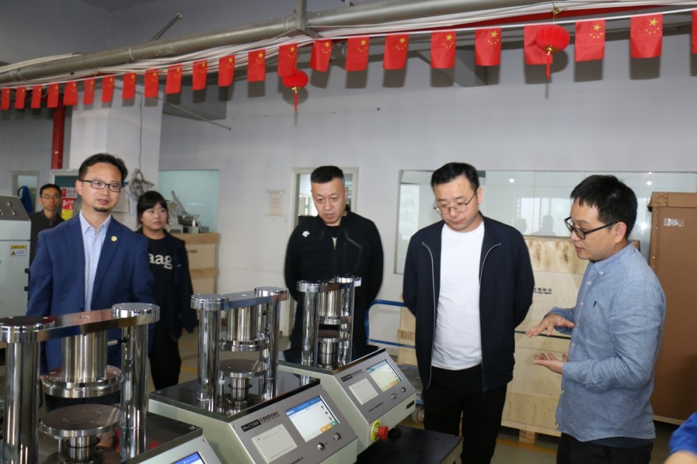 浙江省包装联合会王中燕到亿万28科技走访调研 - 亿万28