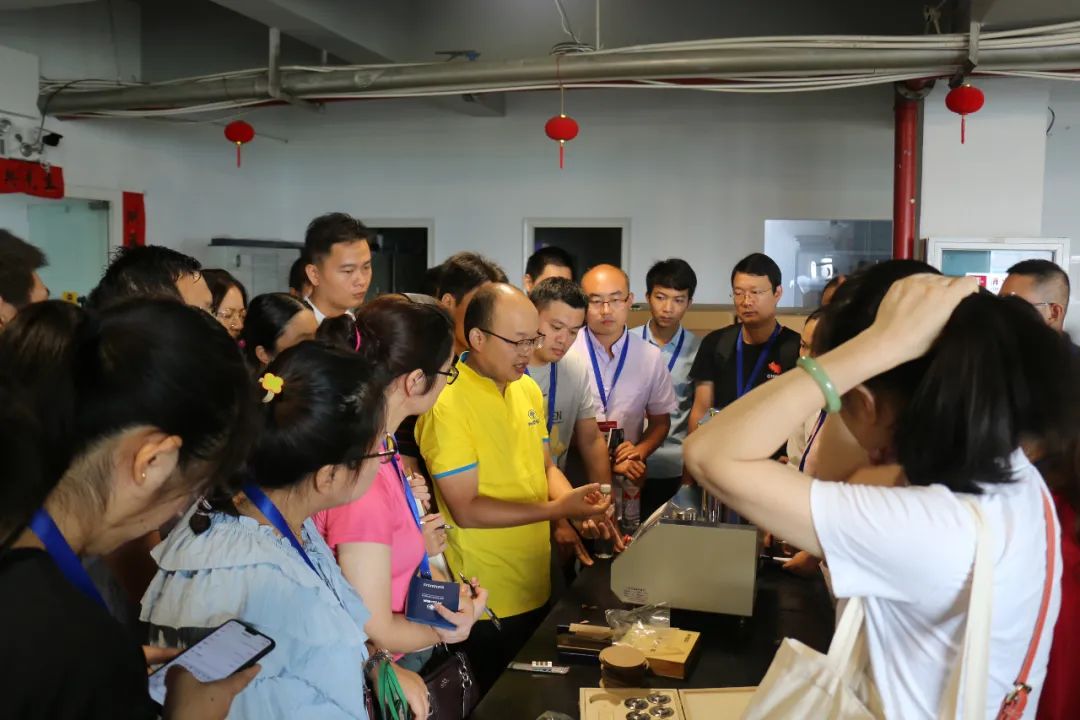 关于举行第十四届天下瓦楞纸箱品质治理培训班的通知 - 亿万28